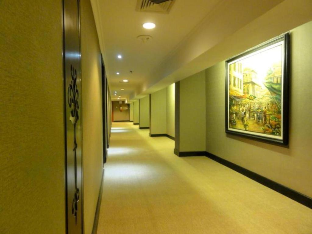 Regent'S Park Hotel Malang Ngoại thất bức ảnh