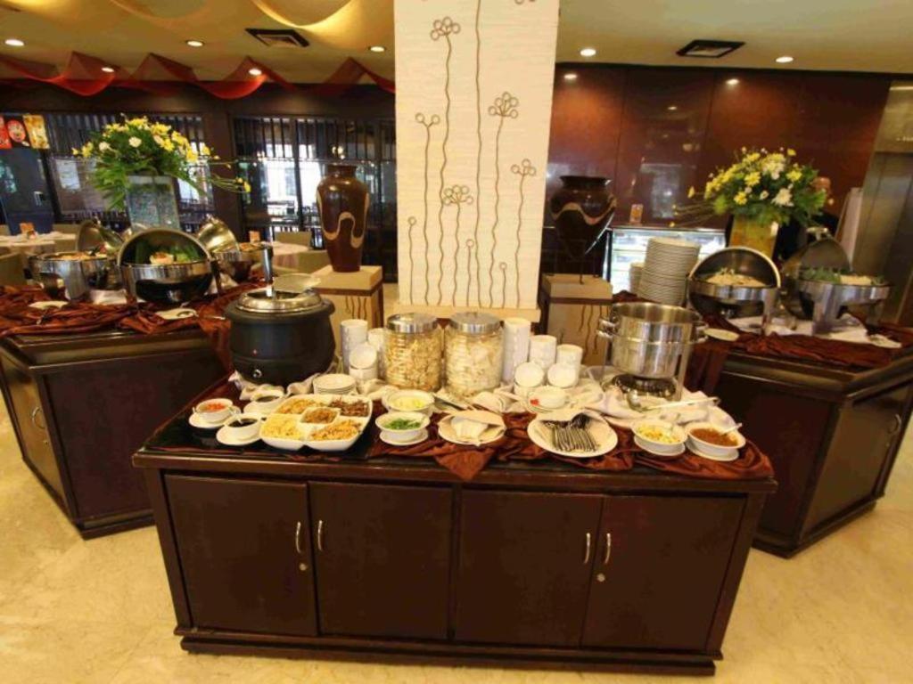 Regent'S Park Hotel Malang Ngoại thất bức ảnh