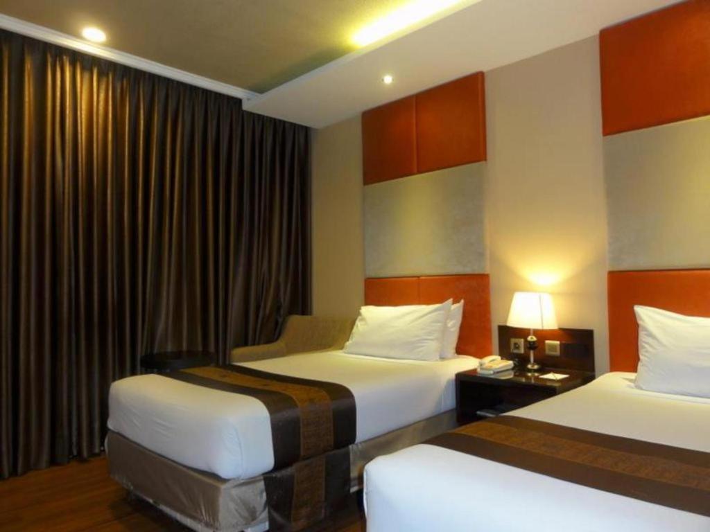 Regent'S Park Hotel Malang Ngoại thất bức ảnh