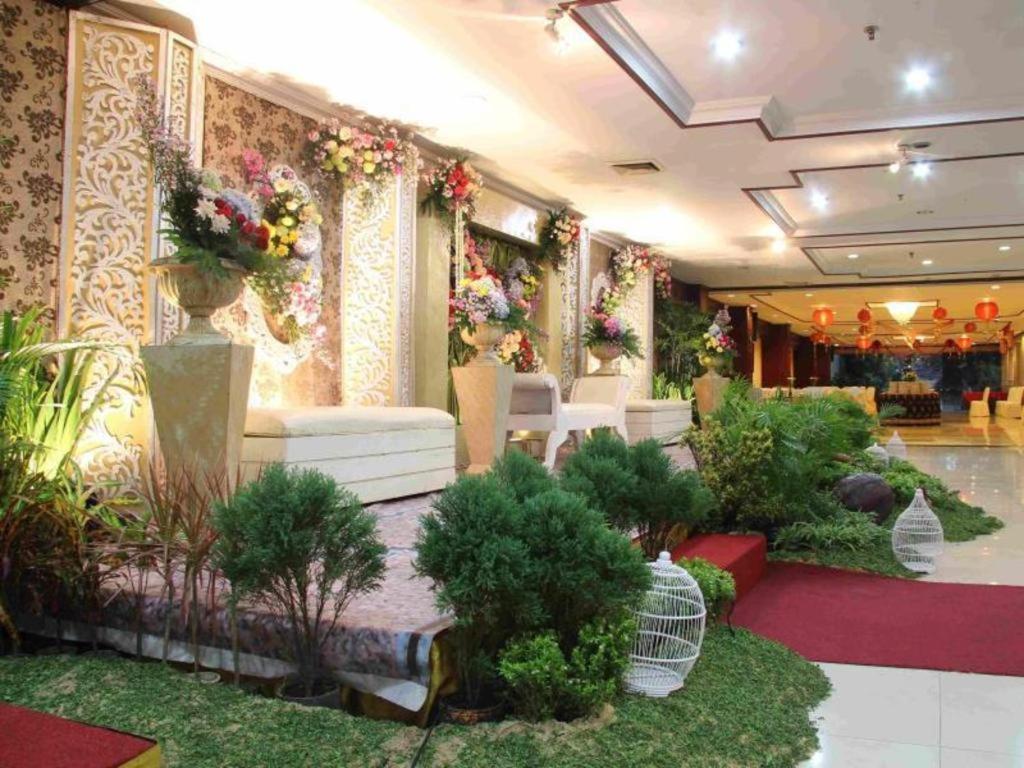 Regent'S Park Hotel Malang Ngoại thất bức ảnh