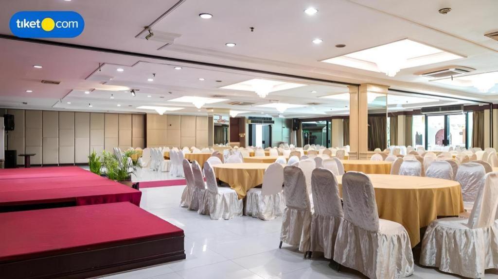 Regent'S Park Hotel Malang Ngoại thất bức ảnh