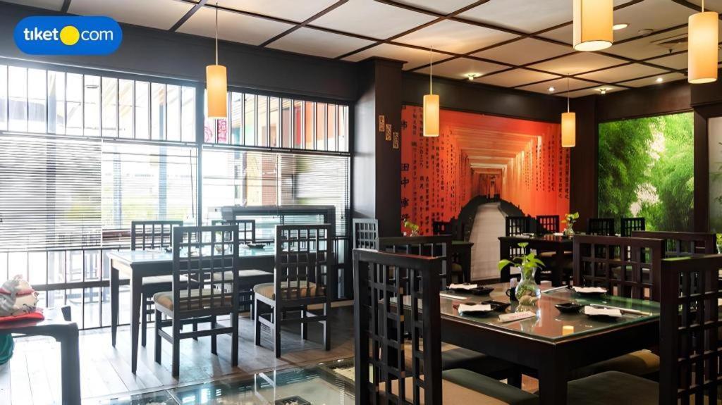 Regent'S Park Hotel Malang Ngoại thất bức ảnh