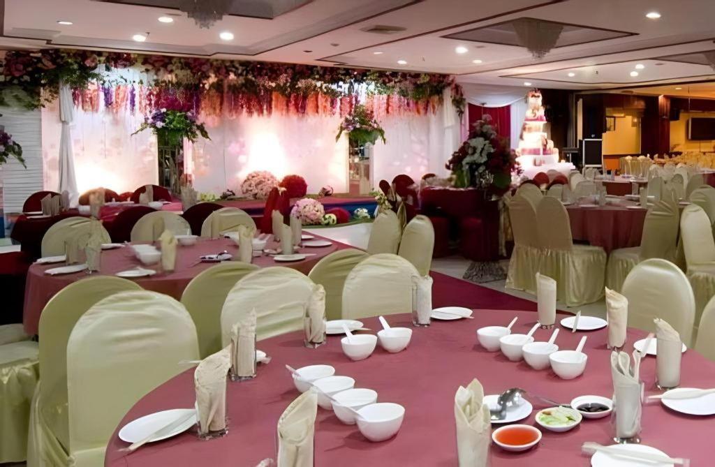 Regent'S Park Hotel Malang Ngoại thất bức ảnh