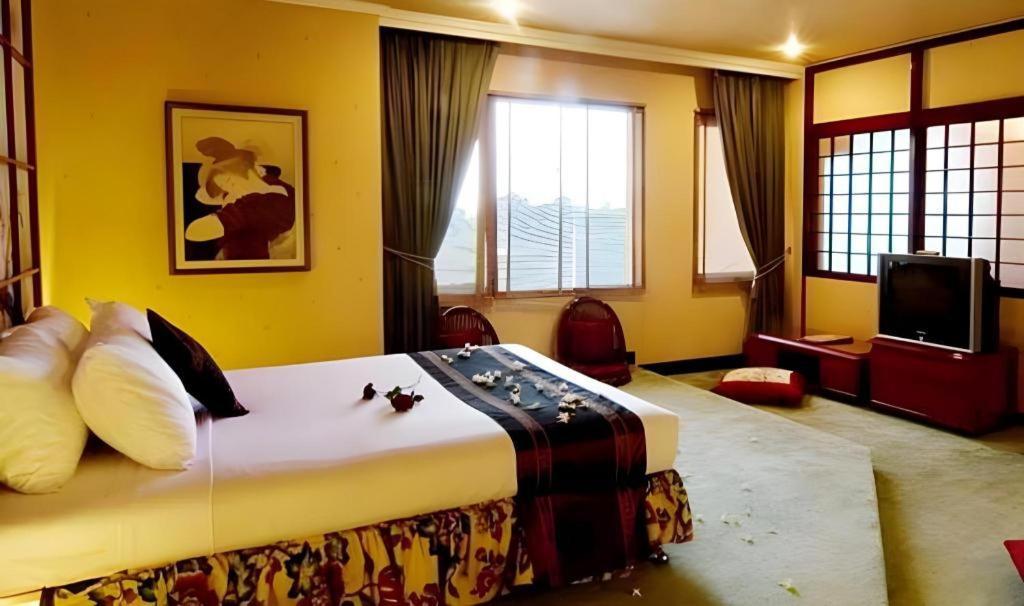 Regent'S Park Hotel Malang Ngoại thất bức ảnh