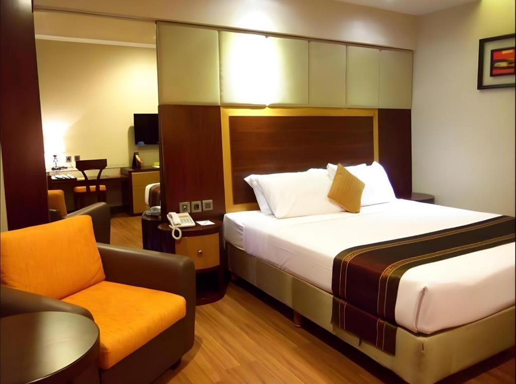 Regent'S Park Hotel Malang Ngoại thất bức ảnh