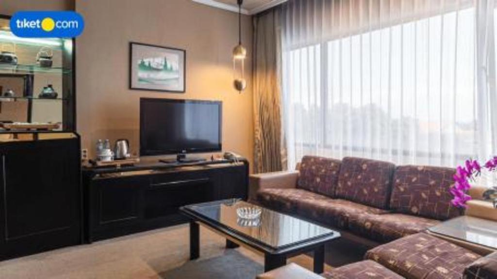 Regent'S Park Hotel Malang Ngoại thất bức ảnh