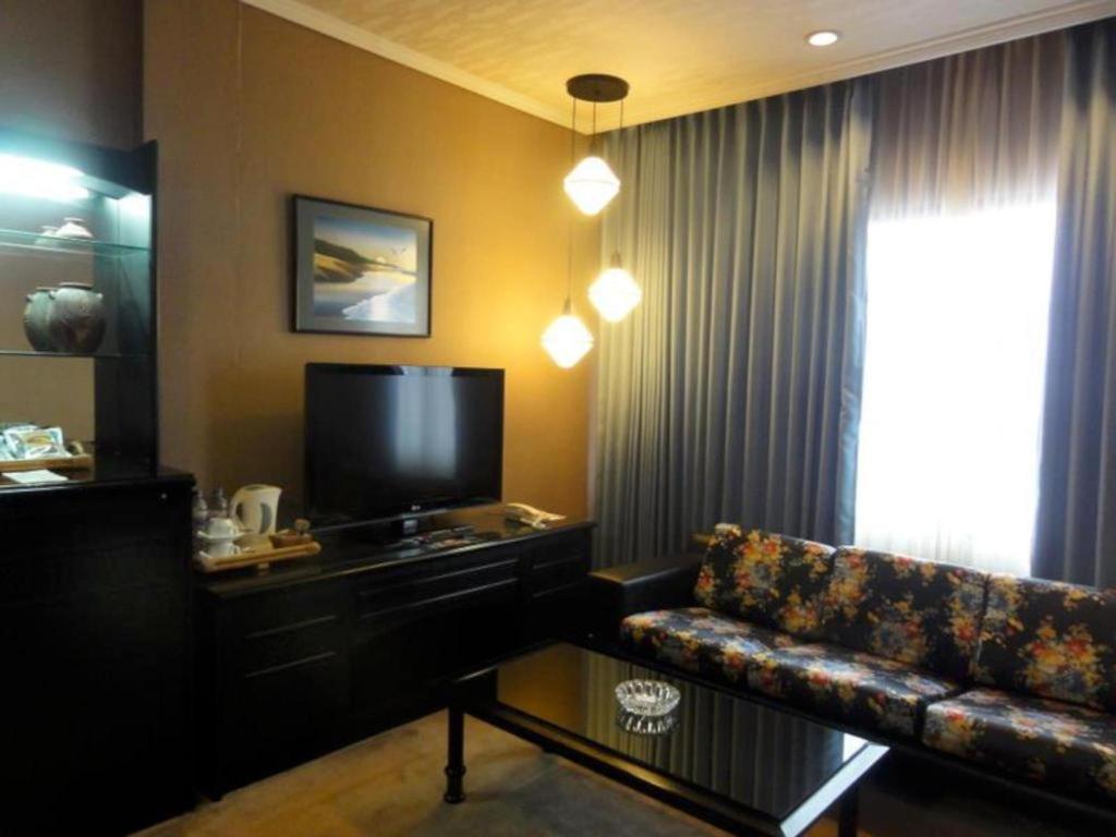 Regent'S Park Hotel Malang Ngoại thất bức ảnh
