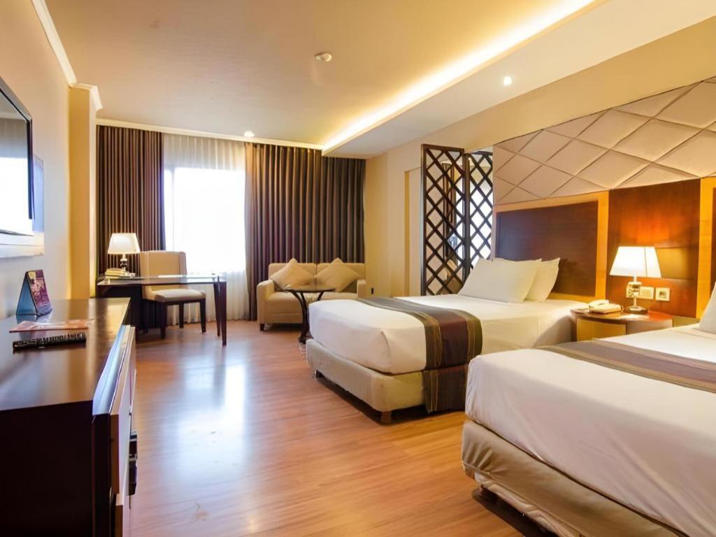 Regent'S Park Hotel Malang Ngoại thất bức ảnh