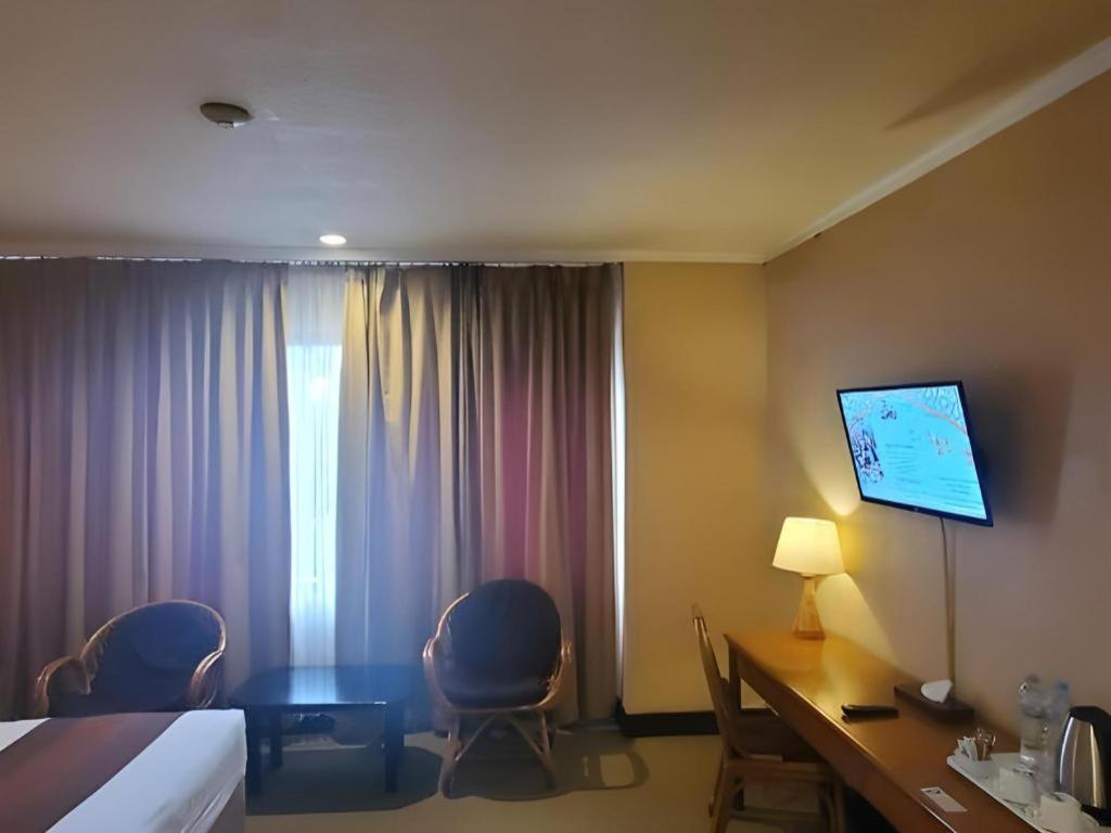 Regent'S Park Hotel Malang Ngoại thất bức ảnh