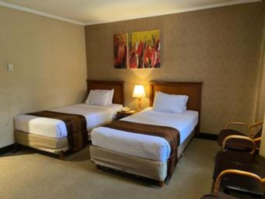 Regent'S Park Hotel Malang Ngoại thất bức ảnh