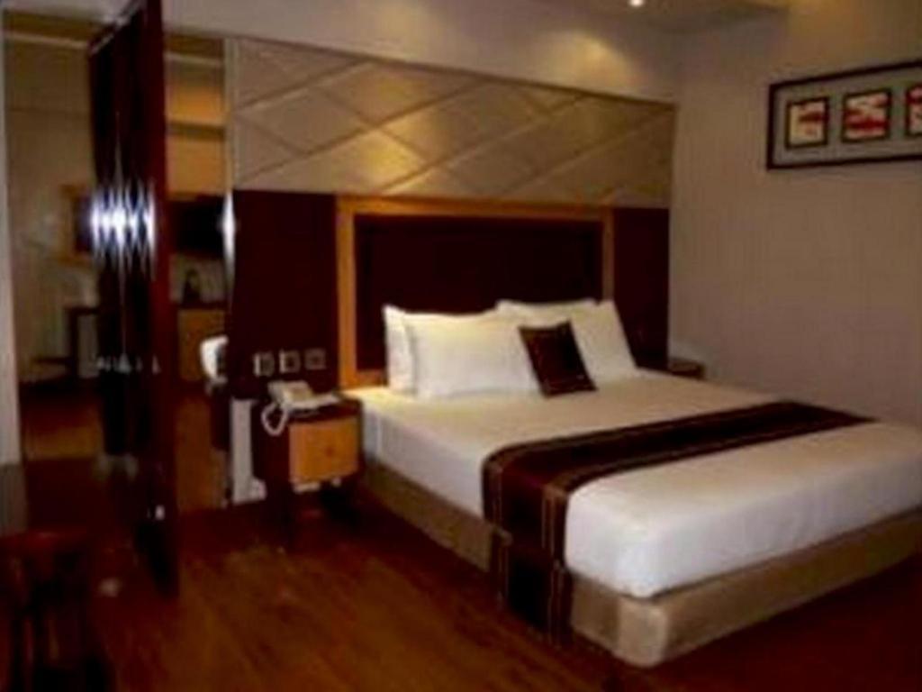 Regent'S Park Hotel Malang Ngoại thất bức ảnh