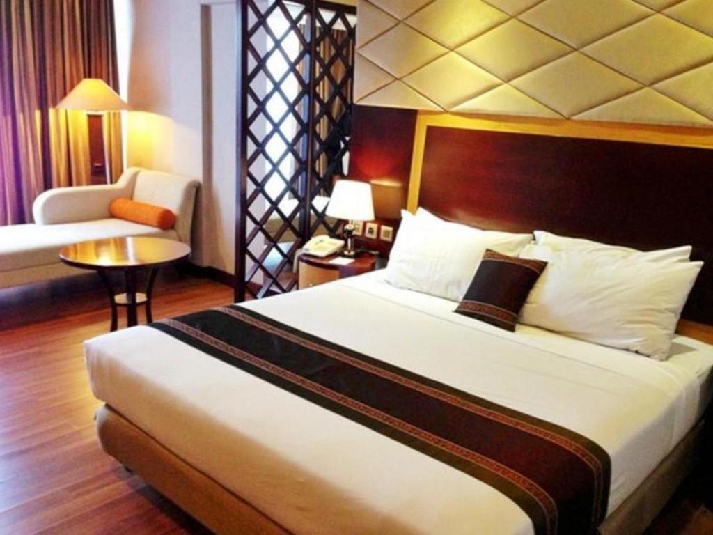 Regent'S Park Hotel Malang Ngoại thất bức ảnh