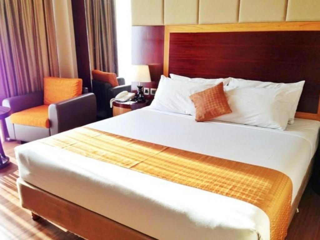 Regent'S Park Hotel Malang Ngoại thất bức ảnh