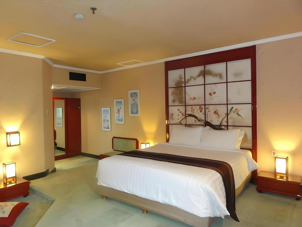 Regent'S Park Hotel Malang Ngoại thất bức ảnh