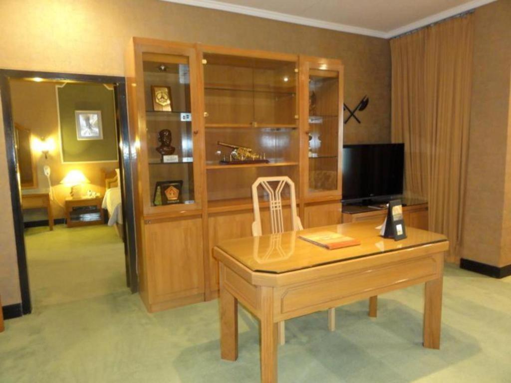 Regent'S Park Hotel Malang Ngoại thất bức ảnh